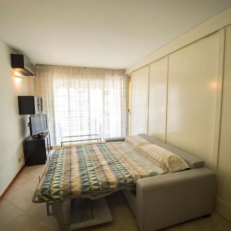 Novelty I Apartment Салоу Екстериор снимка