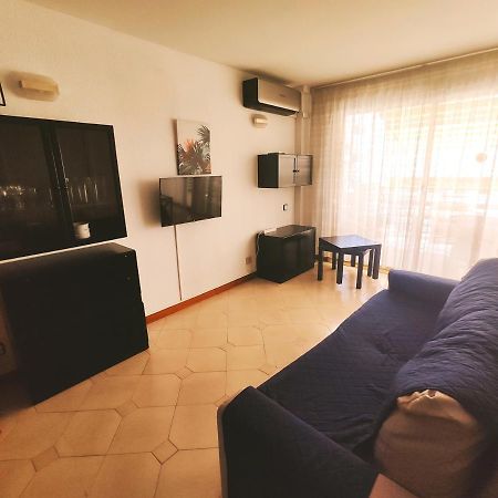 Novelty I Apartment Салоу Екстериор снимка