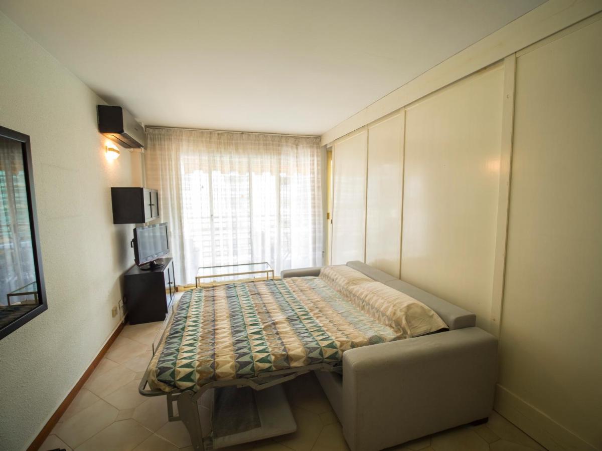 Novelty I Apartment Салоу Екстериор снимка
