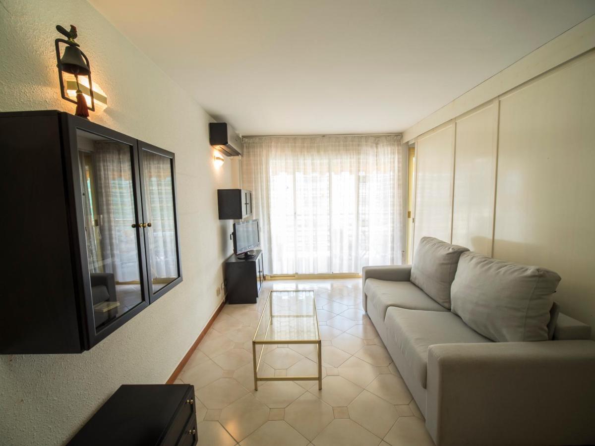 Novelty I Apartment Салоу Екстериор снимка