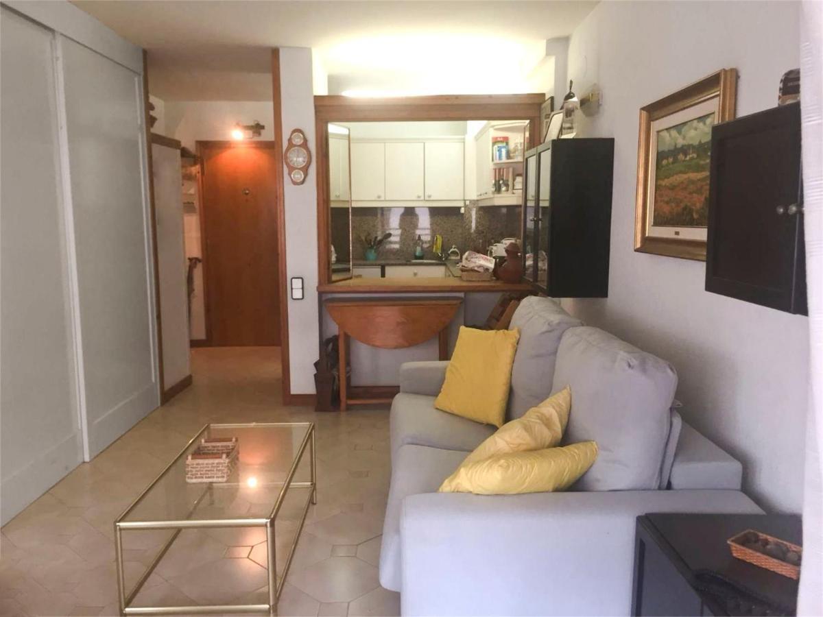 Novelty I Apartment Салоу Екстериор снимка